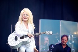 Dolly Parton Pyramid Stage Glastonbury 2014